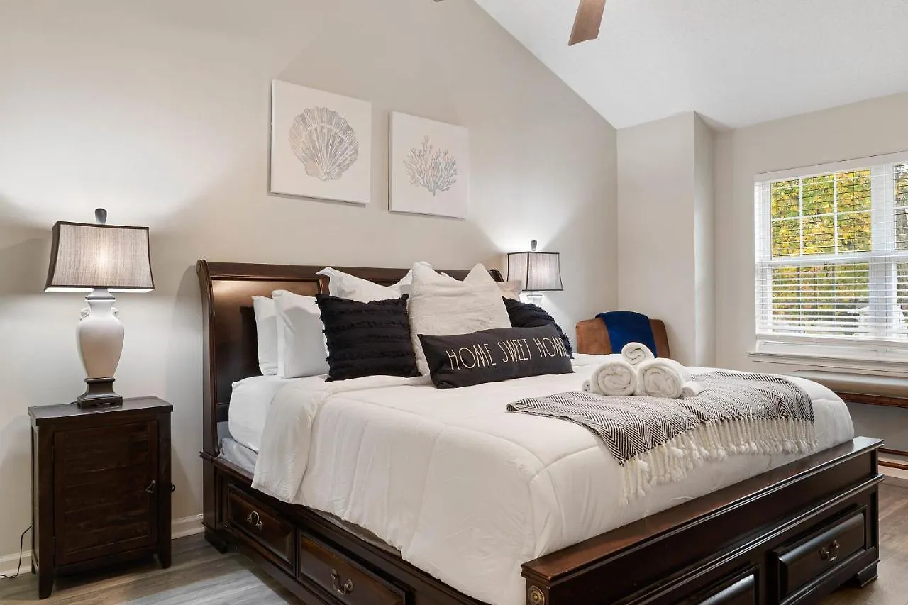 Updated 3B 2 5B University Home -King Bed- Jacuzzi Charlotte 0*,  USA