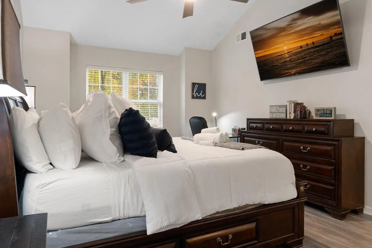 Updated 3B 2 5B University Home -King Bed- Jacuzzi Charlotte